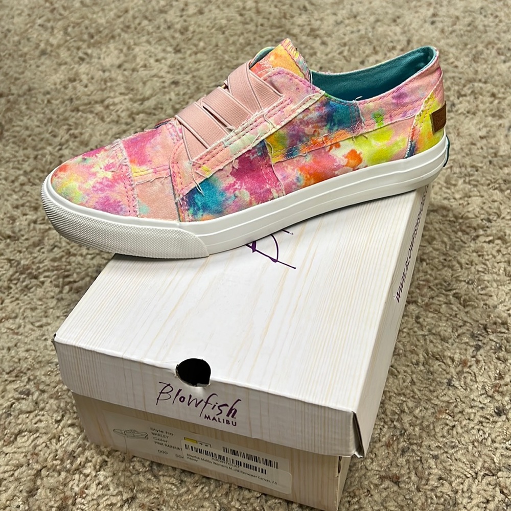 New Womens Sneaker size 7.5